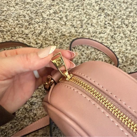 True Religion Baby Pink Med Crossbody Bag Purse with Horseshoe Logo Adjustable - Picture 7 of 14